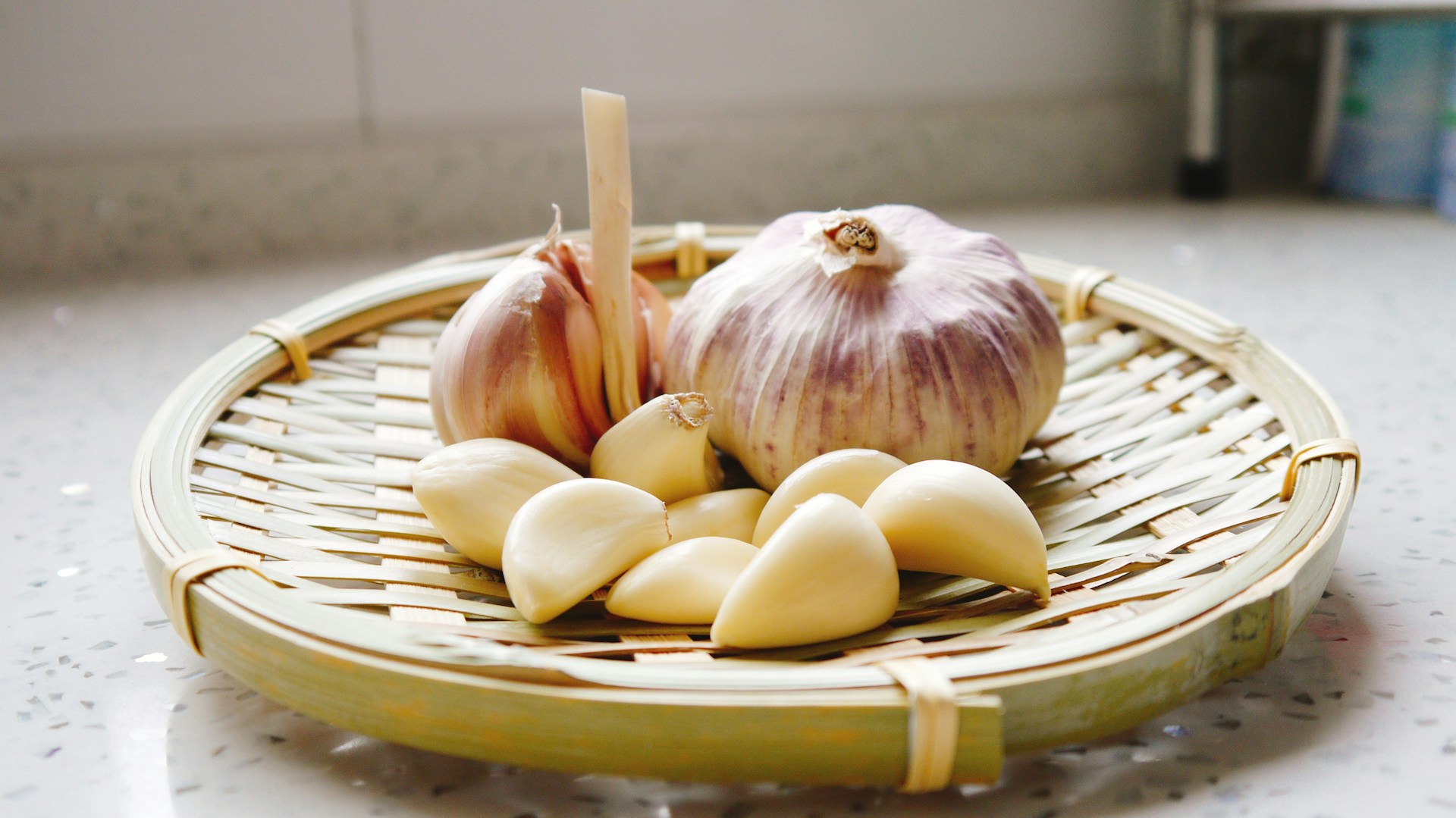 How to Grow Garlic: A Comprehensive Guide to Growing Plump, Flavorful Bulbs